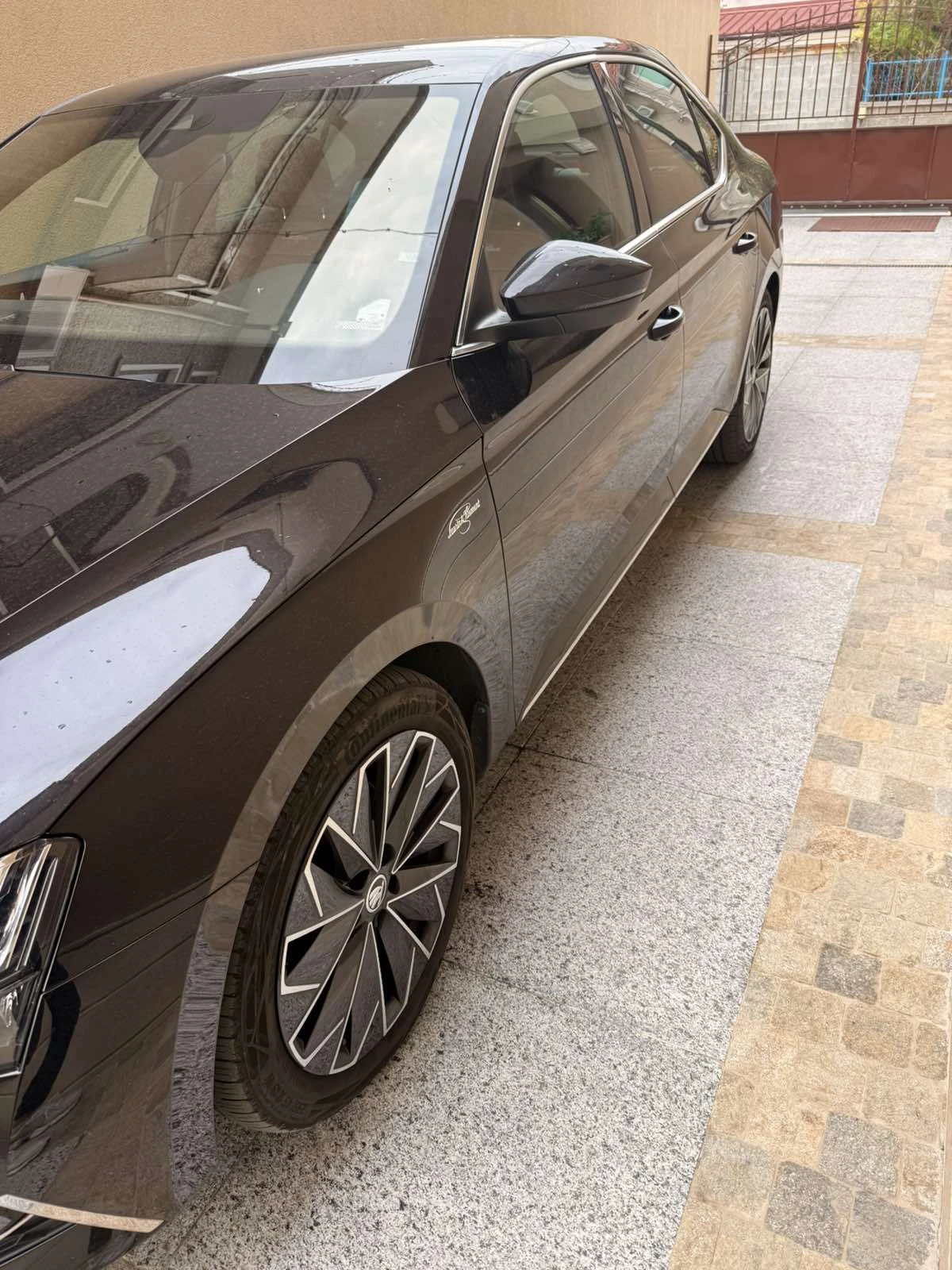 Skoda Superb 2.0 TDI 4x4 Laurin & Klement, снимка 3 - Автомобили и джипове - 56304829