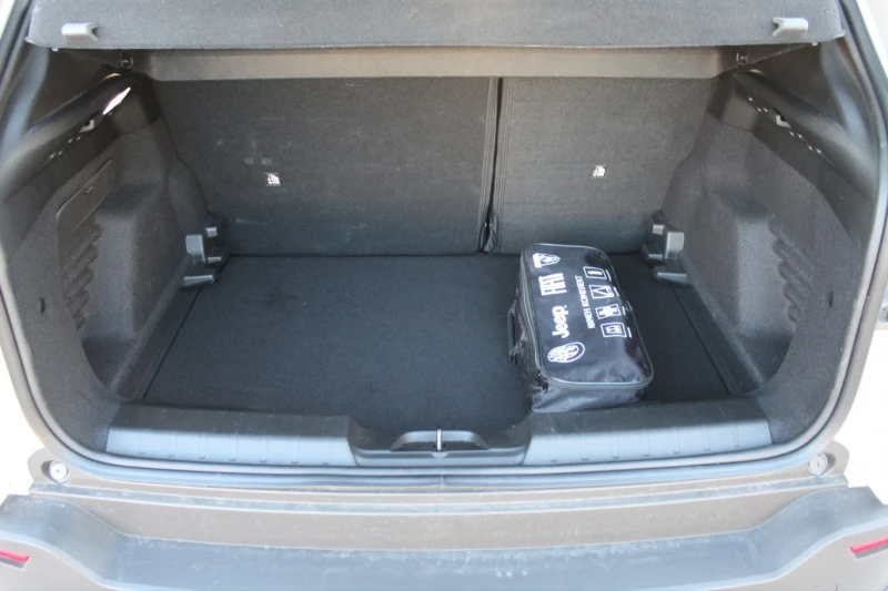 Jeep Avenger SUMMIT 1.2 e-Hybrid 48V Petrol 100 hp // 2404550, снимка 5 - Автомобили и джипове - 48130476