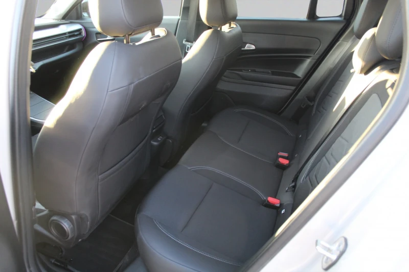 Jeep Avenger SUMMIT 1.2 e-Hybrid 48V Petrol 100 hp // 2404550, снимка 6 - Автомобили и джипове - 48130476