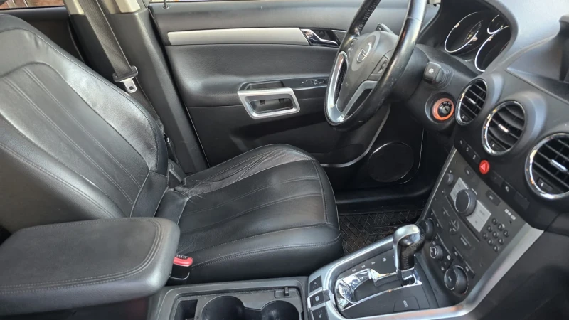 Opel Antara 2.2D, снимка 9 - Автомобили и джипове - 52399029