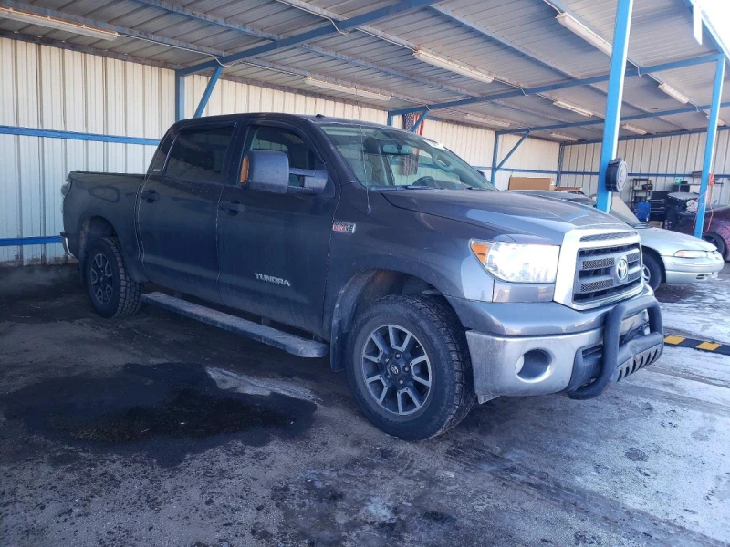 Toyota Tundra 5.7* CREWMAX SR5* РЕАЛНИ КМ* ПЕРФЕКТЕН, снимка 2 - Автомобили и джипове - 53467923