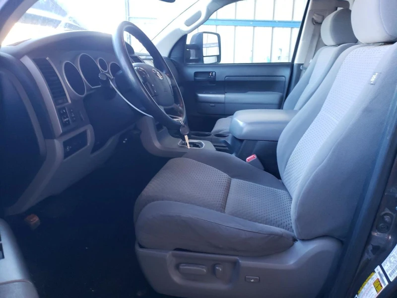 Toyota Tundra 5.7* CREWMAX SR5* РЕАЛНИ КМ* ПЕРФЕКТЕН, снимка 8 - Автомобили и джипове - 53467923