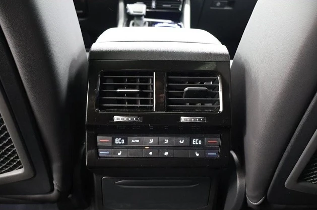 VW Touareg 3.0 TDI 4Motion = R-line = Гаранция, снимка 13 - Автомобили и джипове - 52837547