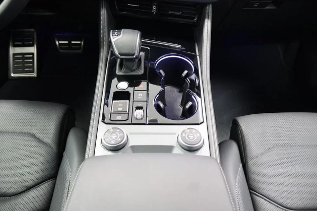 VW Touareg 3.0 TDI 4Motion = R-line = Гаранция, снимка 10 - Автомобили и джипове - 52837547