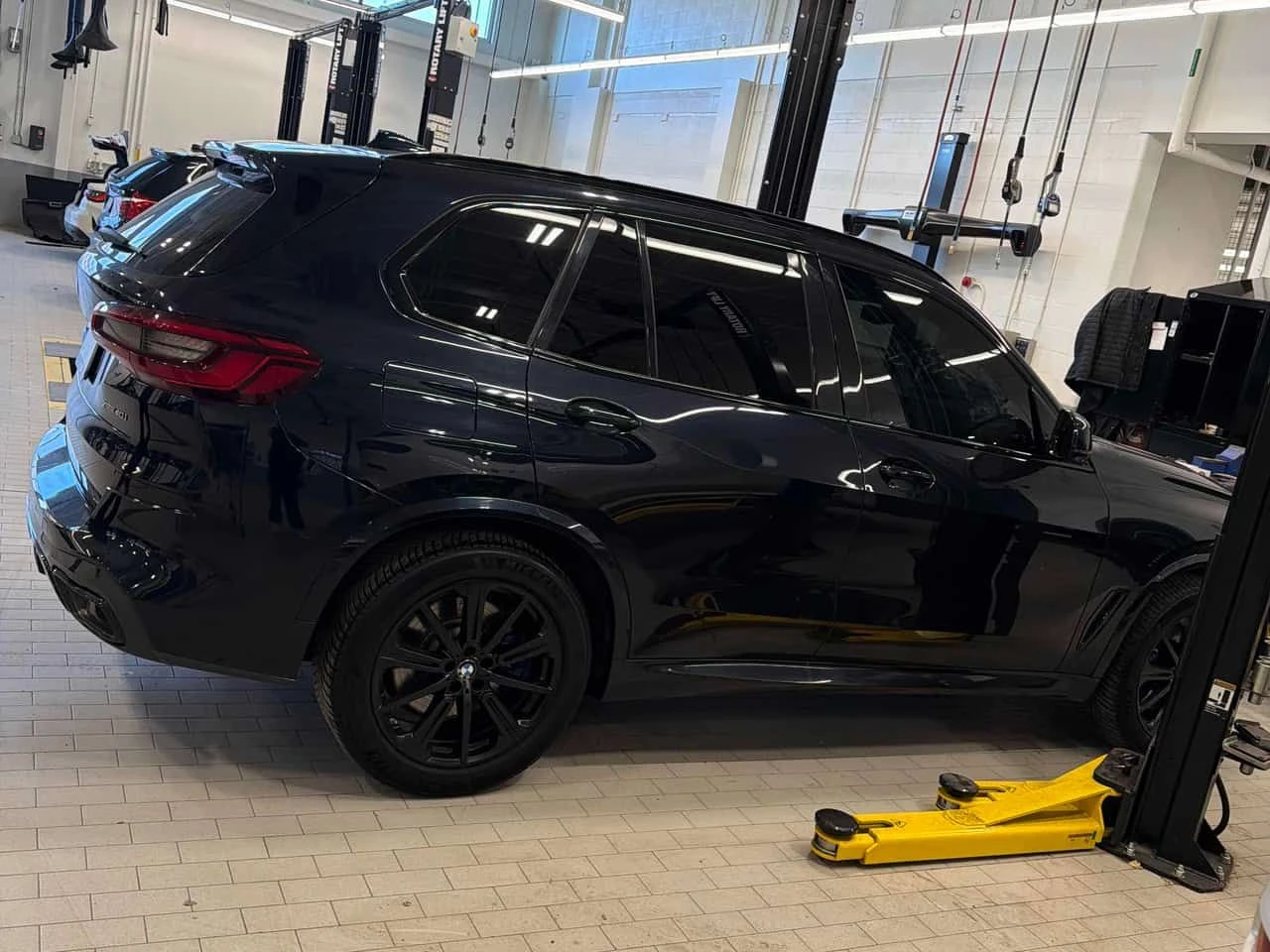 BMW X5 * xDrive40i * LASER* HARMAN/KARDON* HEAD-UP* АМБИЕ, снимка 14 - Автомобили и джипове - 53782346