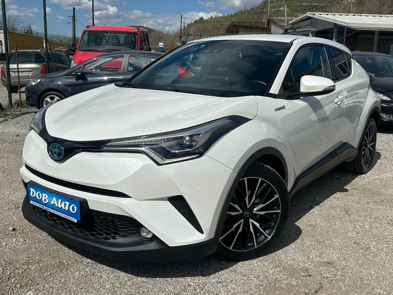 Toyota C-HR 1.8i-HYBRID-AVTOMAT-LED-NAVI-CAMERA | Auto.bg — изображение 1