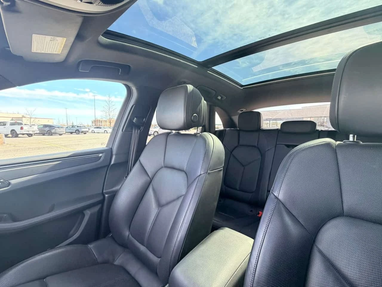 Porsche Macan AWD  CARFAX, снимка 13 - Автомобили и джипове - 54315583