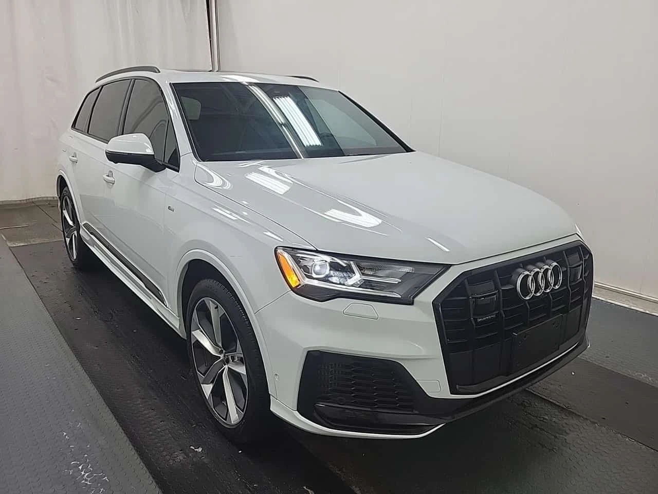 Audi Q7  PROGRESSIV| 360CAM| AMBIENT| ОБДУХВАНЕ| 2 КЛЮЧА| , снимка 2 - Автомобили и джипове - 54677646