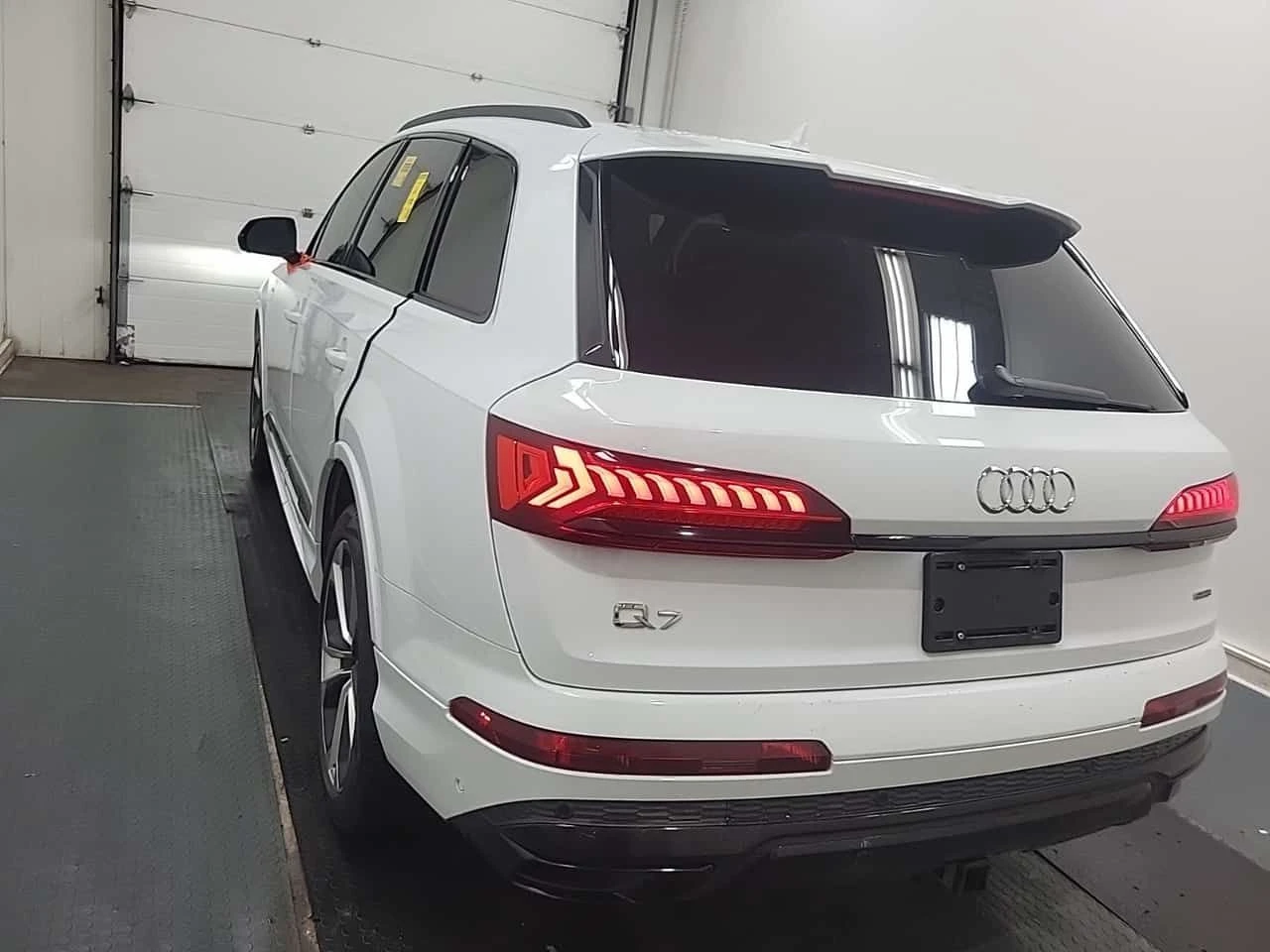 Audi Q7  PROGRESSIV| 360CAM| AMBIENT| ОБДУХВАНЕ| 2 КЛЮЧА| , снимка 4 - Автомобили и джипове - 54677646