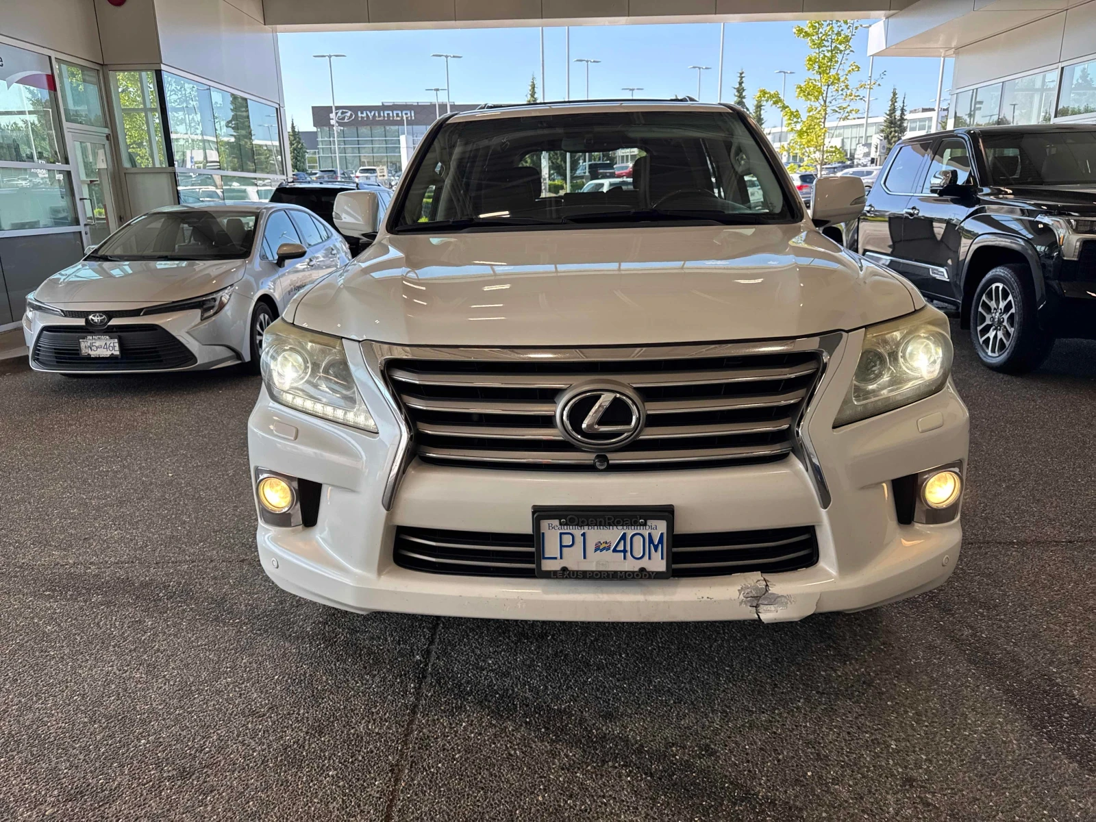 Lexus LX 570 * ОБДУХВАНЕ * ПАНОРАМА * 7 МЕСТА * CARFAX * , снимка 2 - Автомобили и джипове - 55352359