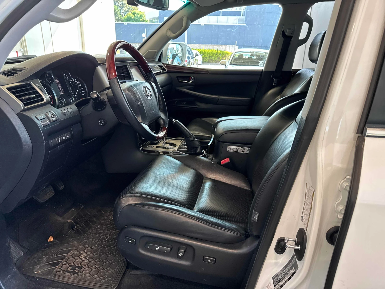 Lexus LX 570 * ОБДУХВАНЕ * ПАНОРАМА * 7 МЕСТА * CARFAX * , снимка 6 - Автомобили и джипове - 55352359