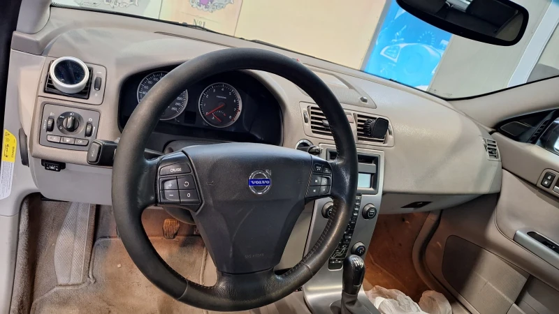 Volvo V50 Т5, снимка 8 - Автомобили и джипове - 50931326