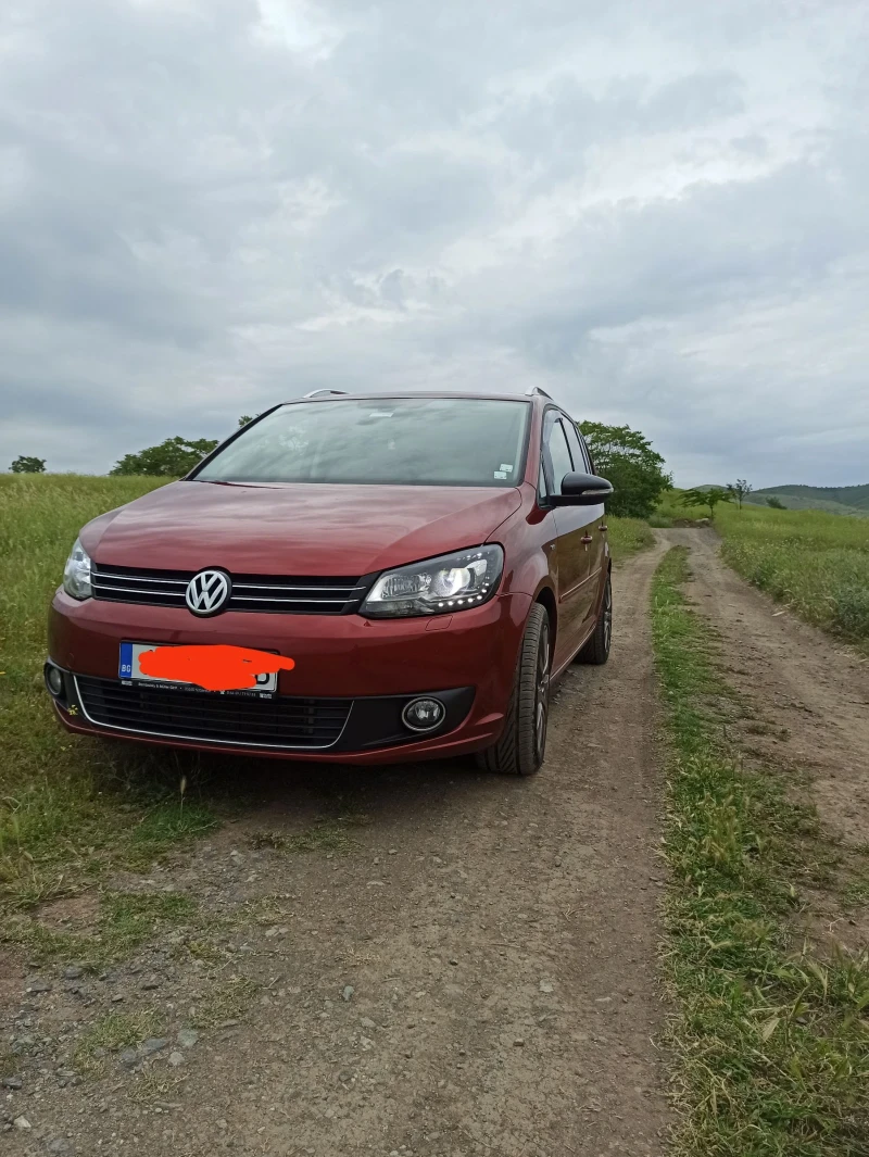 VW Touran Миниван, снимка 3 - Автомобили и джипове - 47700760