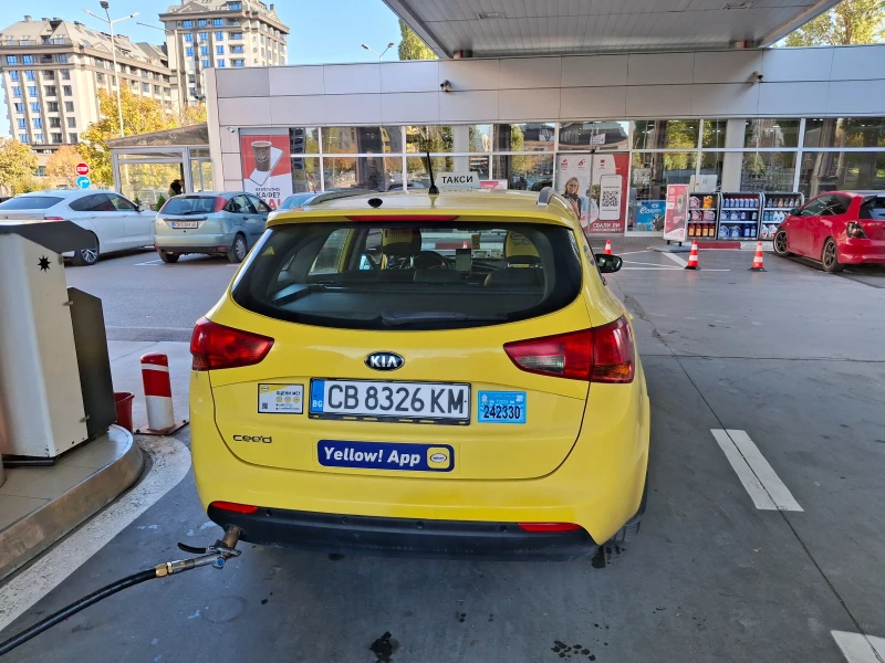 Kia Ceed, снимка 4 - Автомобили и джипове - 48221213