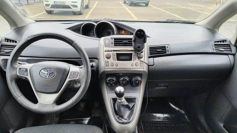 Toyota Verso 1.6 ГАЗ, снимка 11 - Автомобили и джипове - 49331939