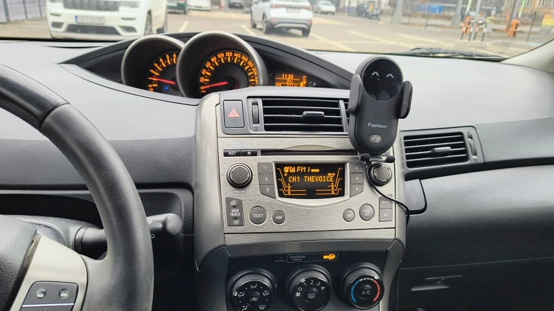 Toyota Verso 1.6 ГАЗ, снимка 13 - Автомобили и джипове - 49331939