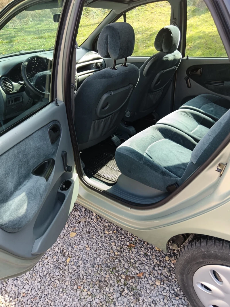 Renault Scenic, снимка 8 - Автомобили и джипове - 53096324