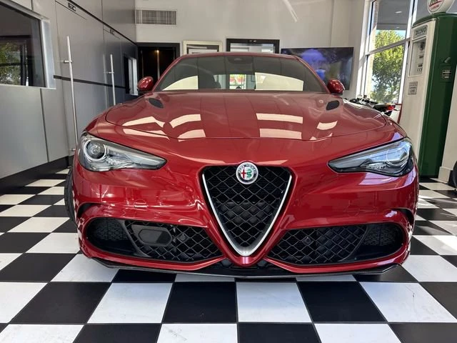 Alfa Romeo Giulia QUADRIFOGLIO CARFAX АВТО КРЕДИТ , снимка 2 - Автомобили и джипове - 49514741