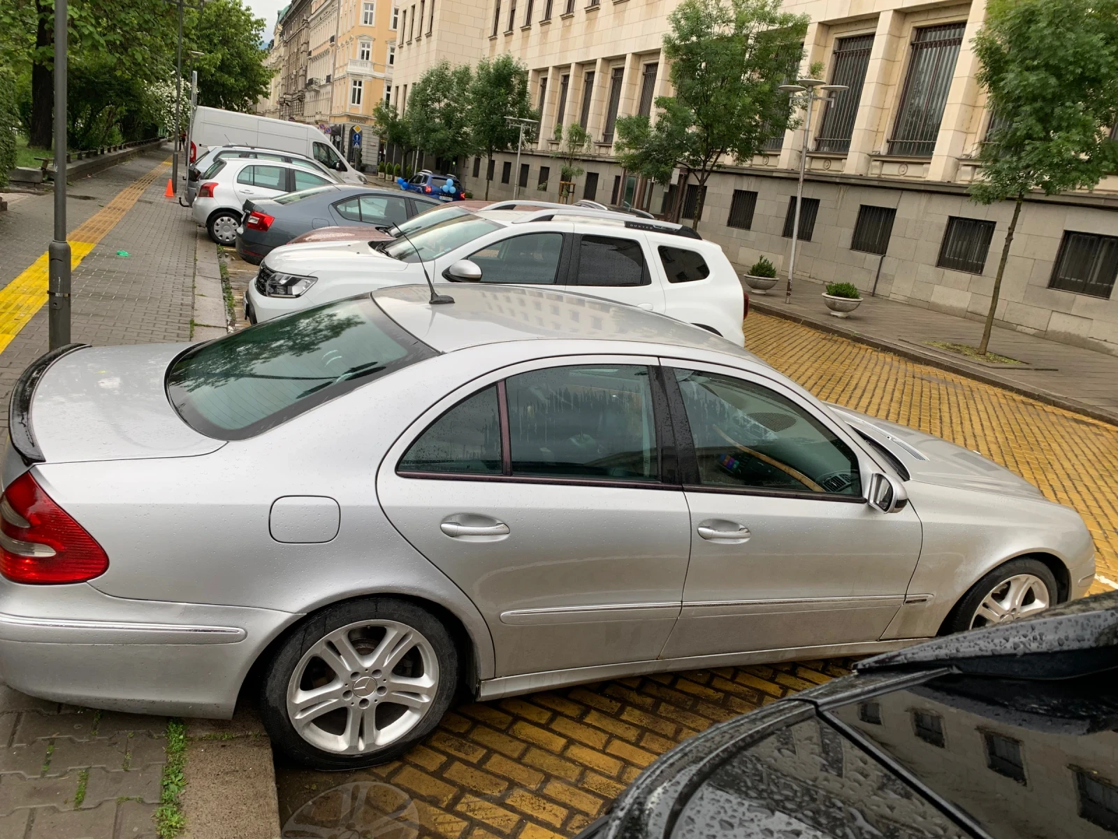 Mercedes-Benz E 220  - изображение 5