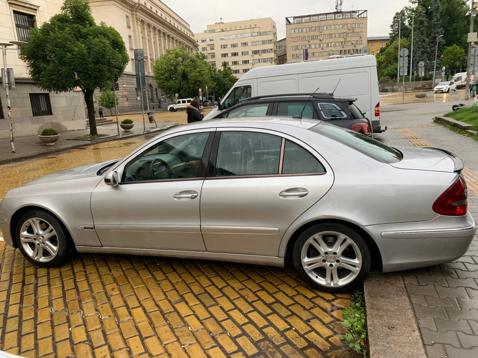 Mercedes-Benz E 220  - изображение 4