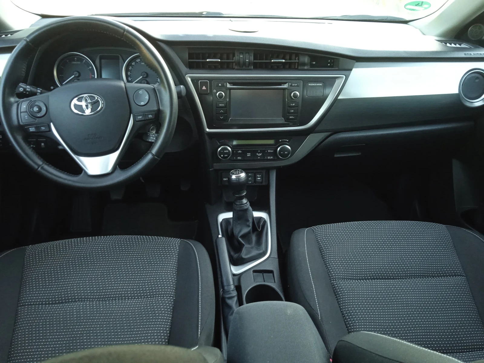 Toyota Auris 1.6i - изображение 7