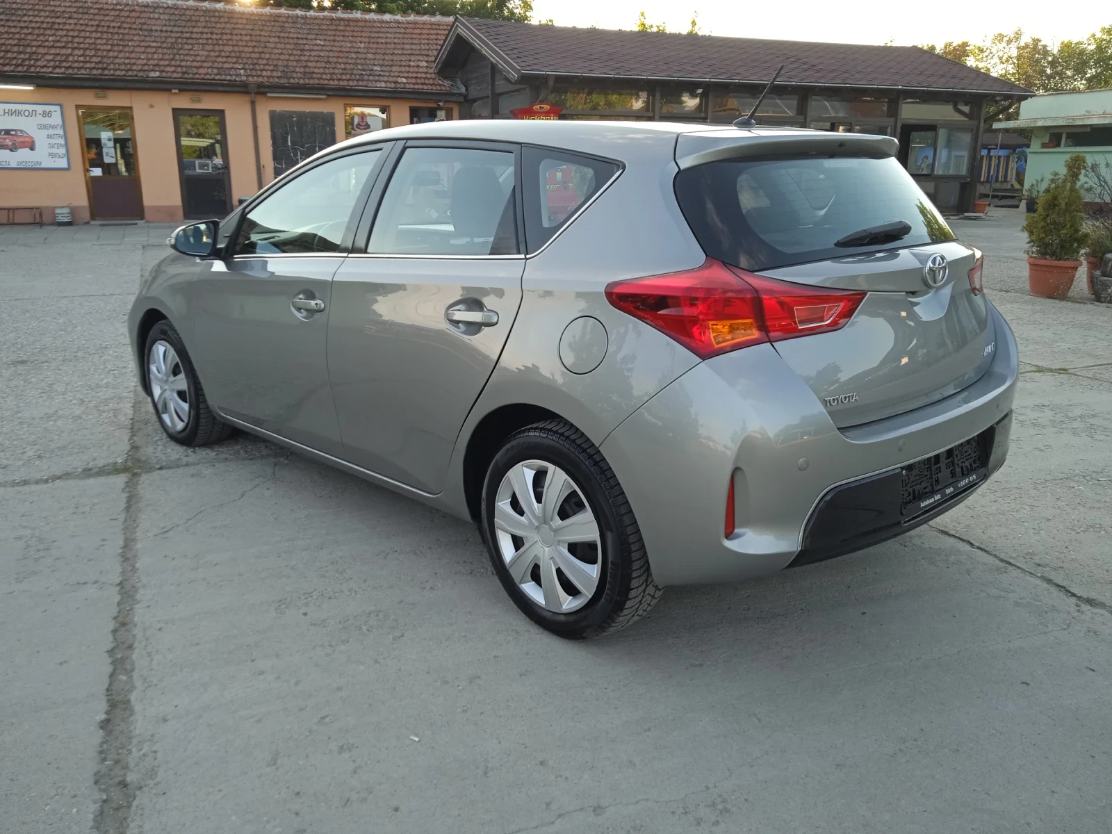 Toyota Auris 1.6i - изображение 4