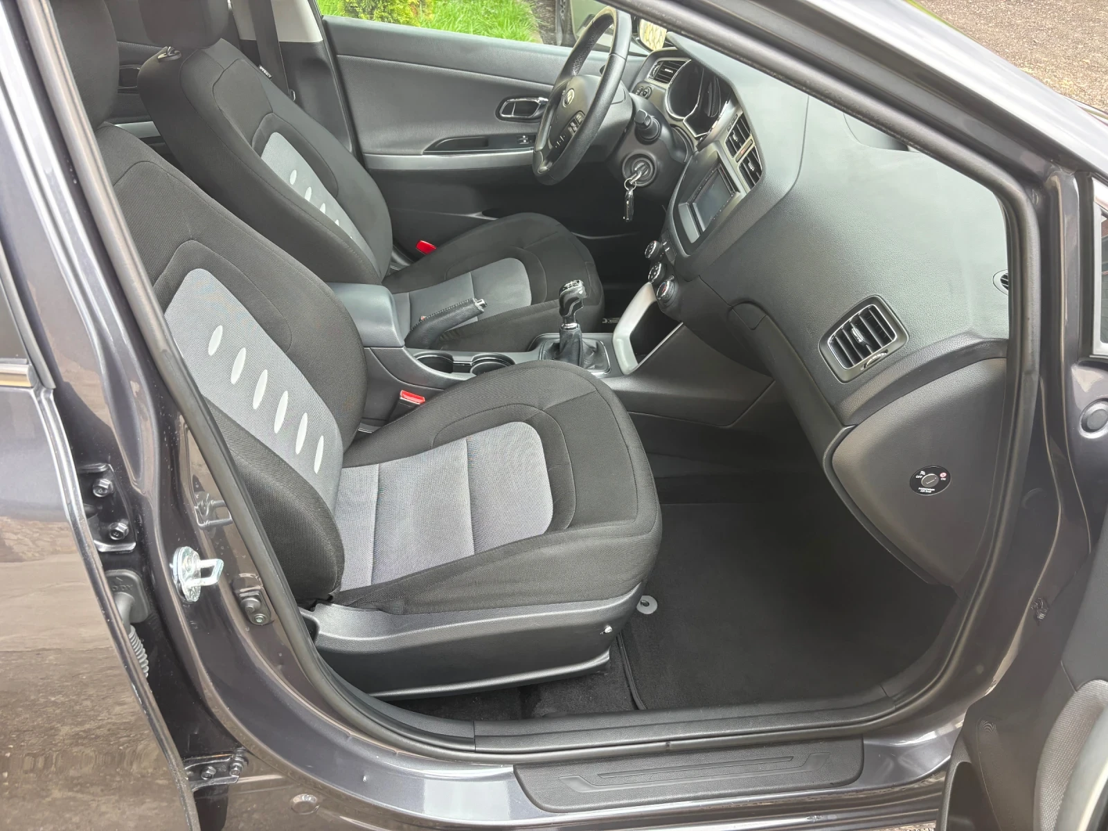 Kia Ceed 1.6i FACE SWISS, снимка 8 - Автомобили и джипове - 54092974