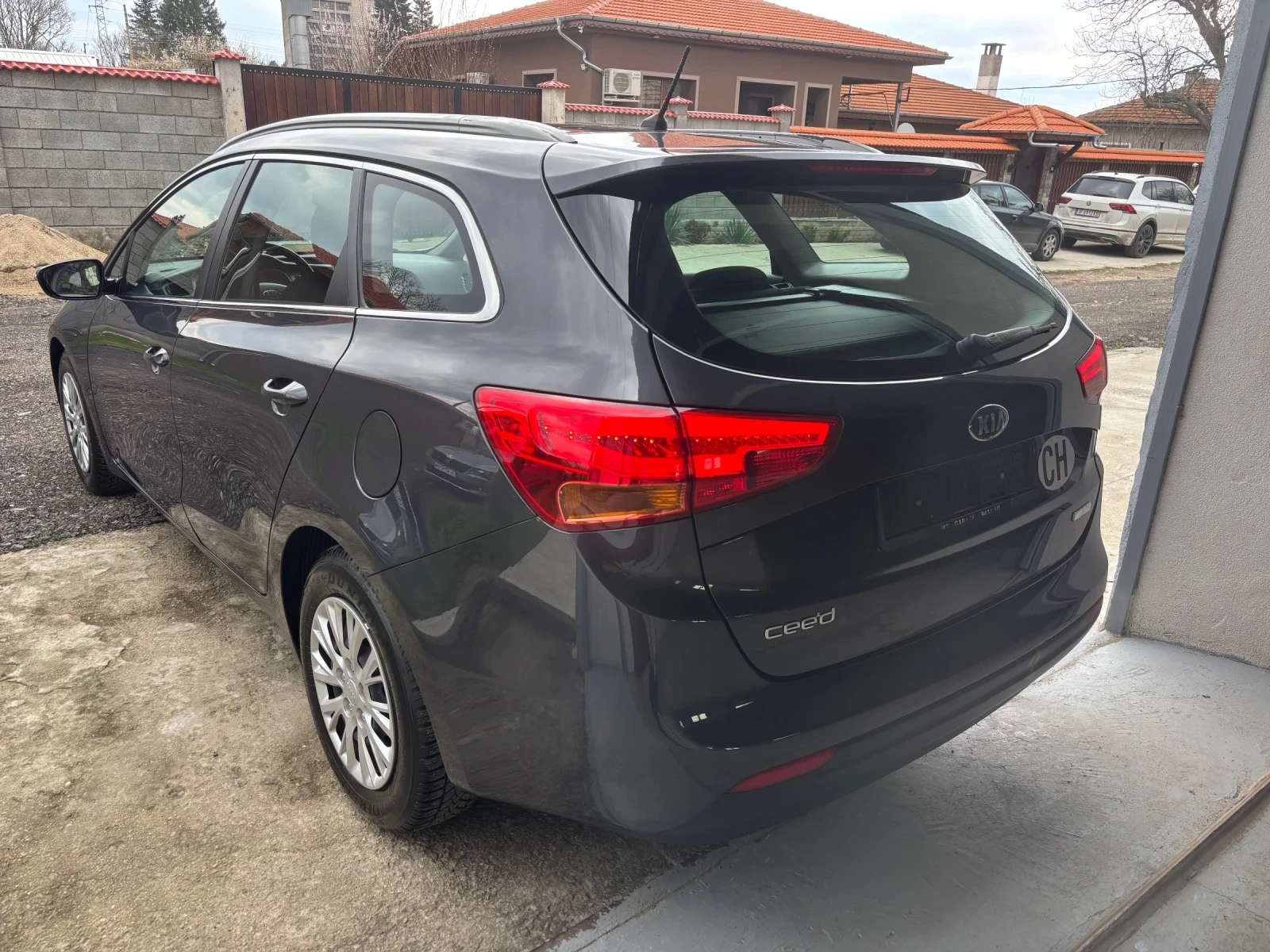 Kia Ceed 1.6i FACE SWISS, снимка 3 - Автомобили и джипове - 54092974