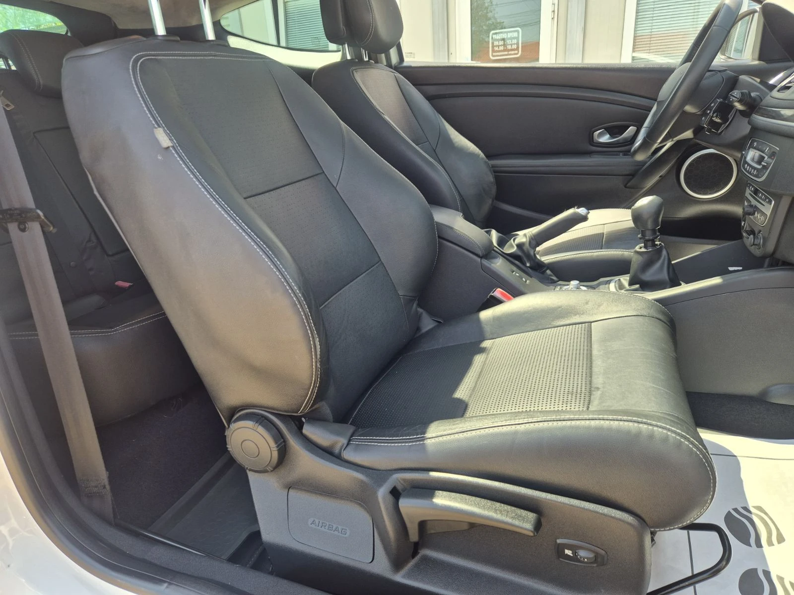 Renault Megane 1.9DCI-COUPE-FULL, снимка 12 - Автомобили и джипове - 54334543