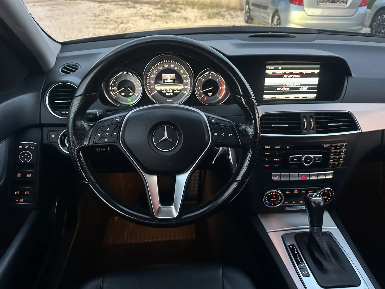 Mercedes-Benz C 350, снимка 8 - Автомобили и джипове - 54699963