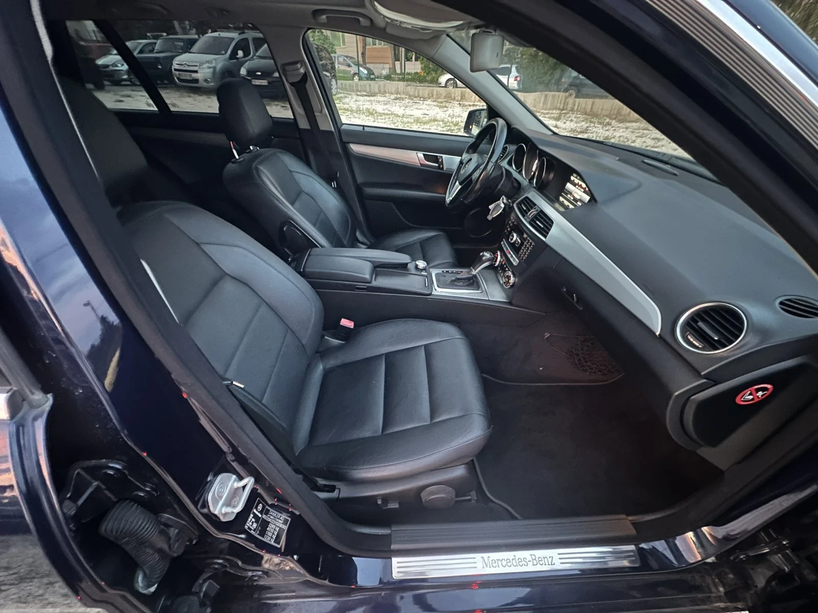 Mercedes-Benz C 350, снимка 12 - Автомобили и джипове - 54699963