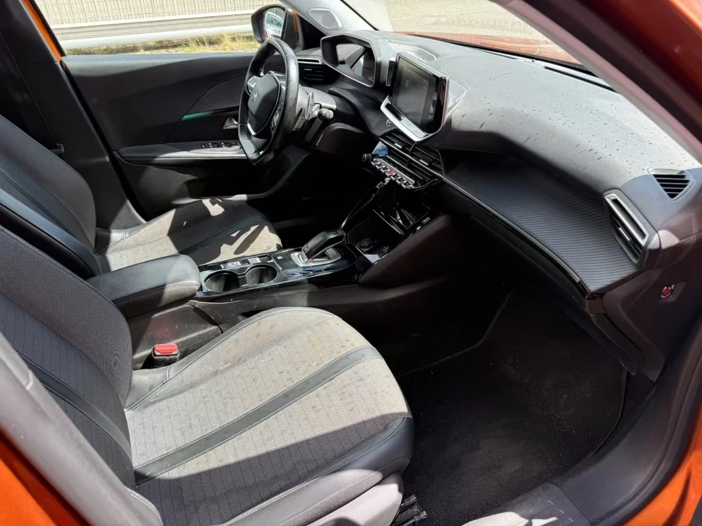 Peugeot 2008 Allure 1.5hdi aut. 131ps DK, снимка 9 - Автомобили и джипове - 54798796