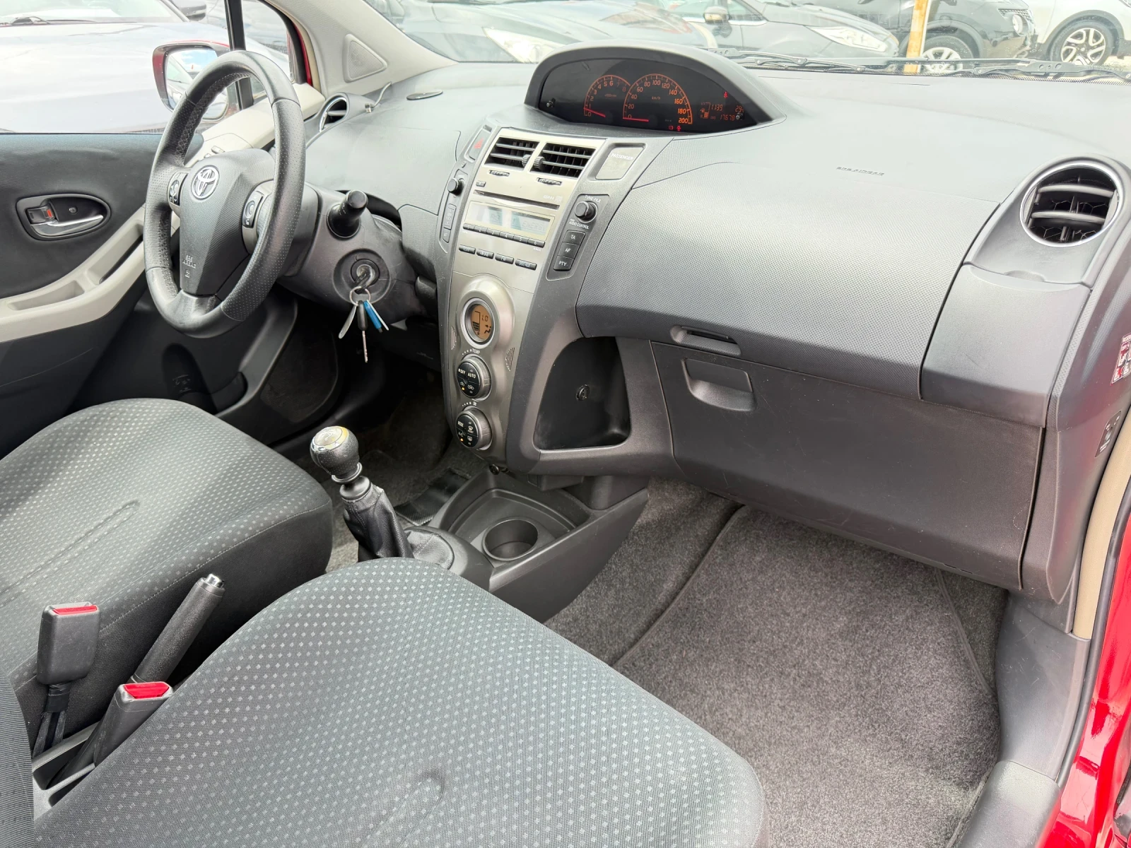 Toyota Yaris 1.33, 100k.c, 6 ck, Италия, снимка 10 - Автомобили и джипове - 55436967