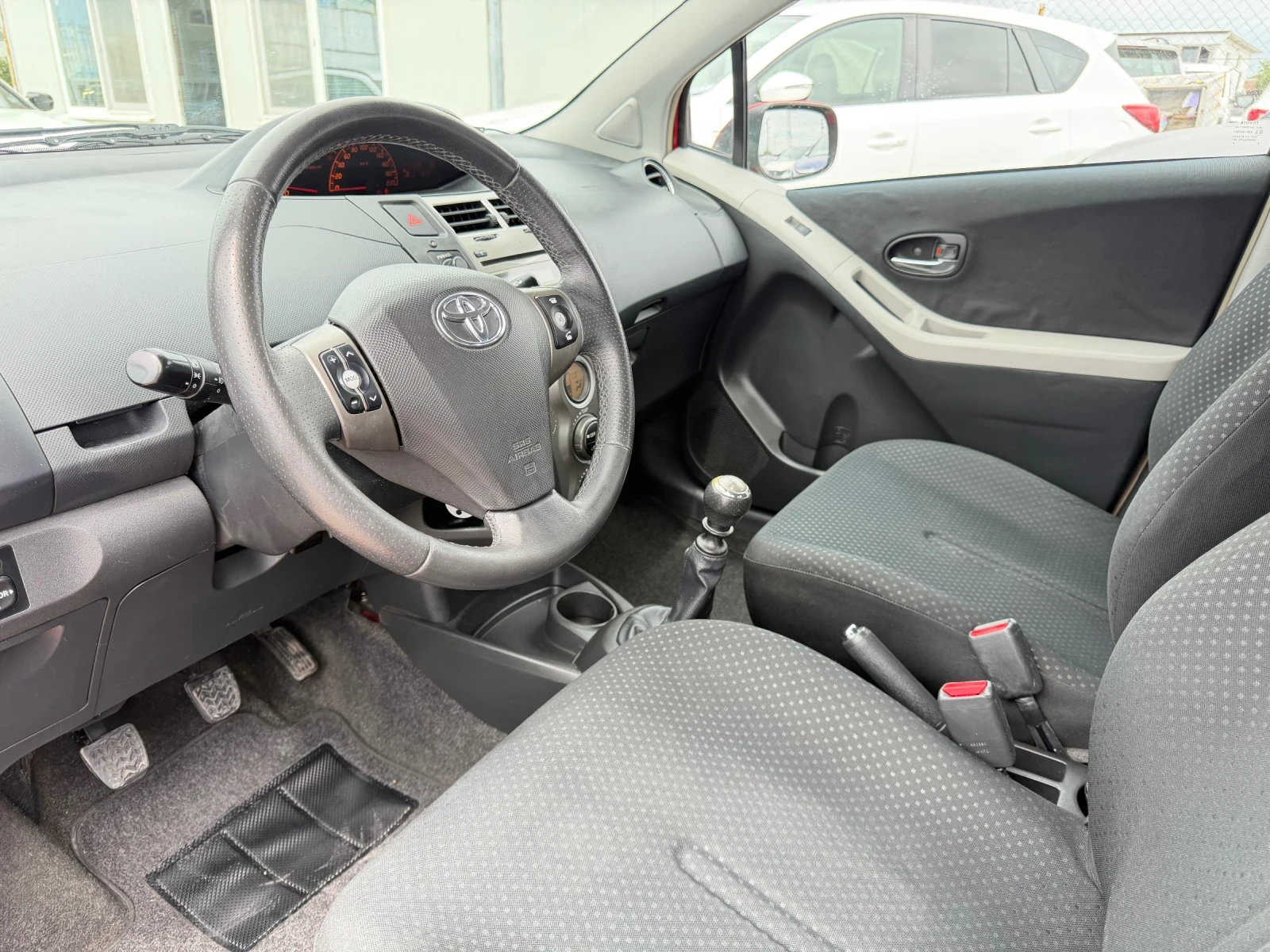 Toyota Yaris 1.33, 100k.c, 6 ck, Италия, снимка 7 - Автомобили и джипове - 55436967
