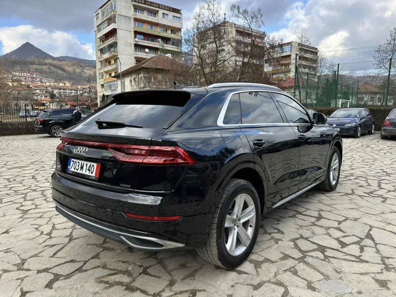 Audi Q8 55TFSI S-line/PROGRESSIVE/85хил.км/360/Пано/Обдух, снимка 5 - Автомобили и джипове - 49351219