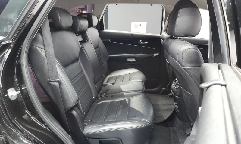 Kia Sorento, снимка 12 - Автомобили и джипове - 53231193