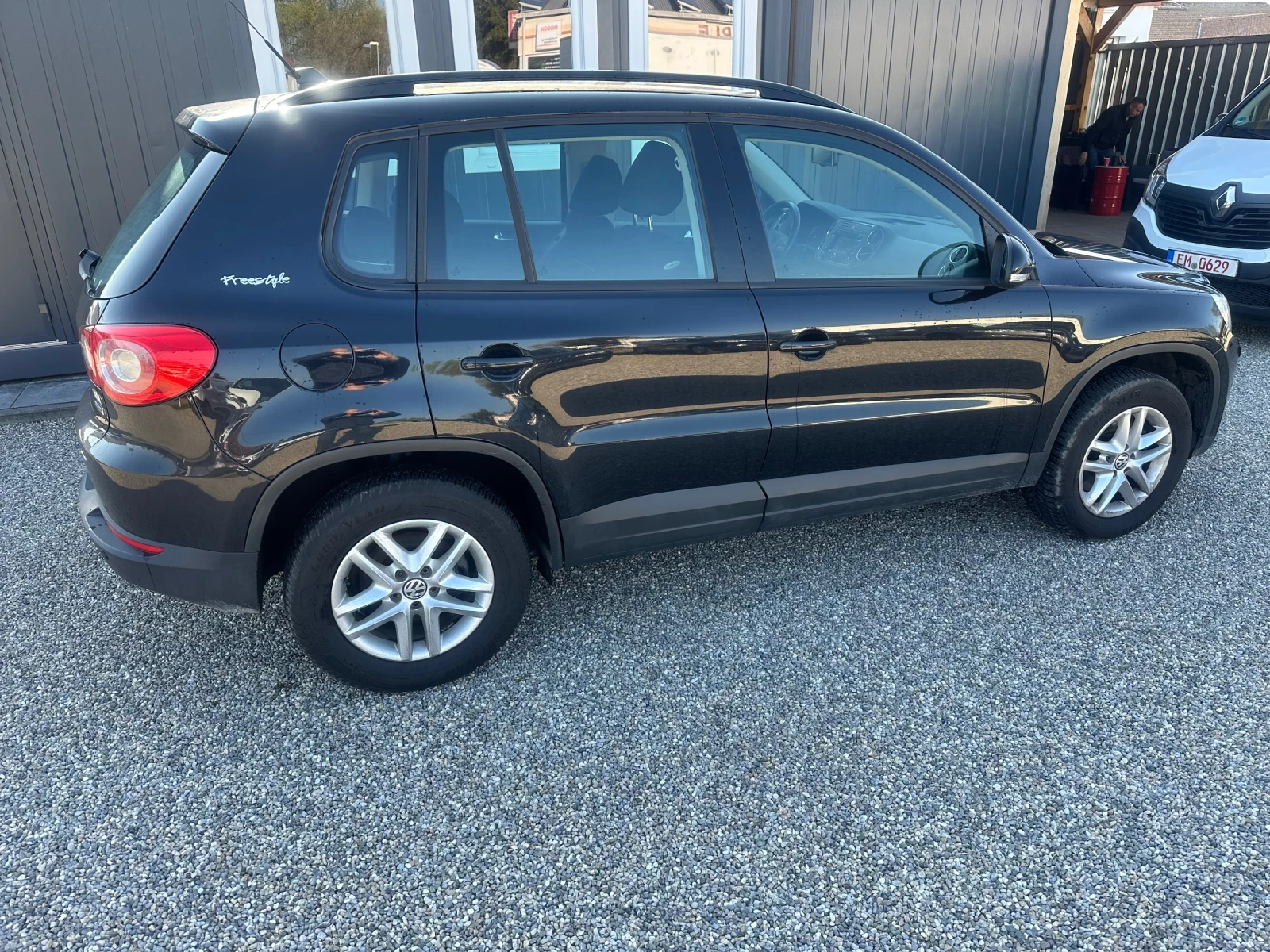 VW Tiguan 2.0 TDI NAVI - изображение 4