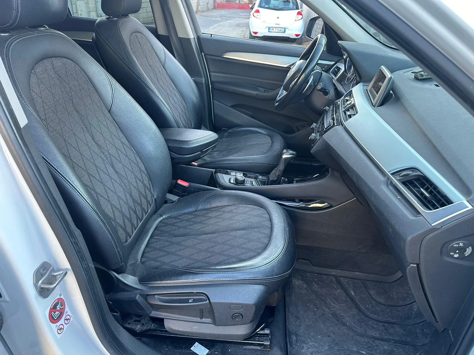 BMW X1 2.0d --X-drive - изображение 6