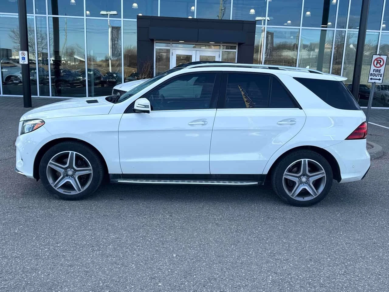 Mercedes-Benz GLE 350 ДИСТРОНИК* 360 * ПРЕДСТАВИТЕЛСТВО НА MERCEDES* , снимка 3 - Автомобили и джипове - 54001752