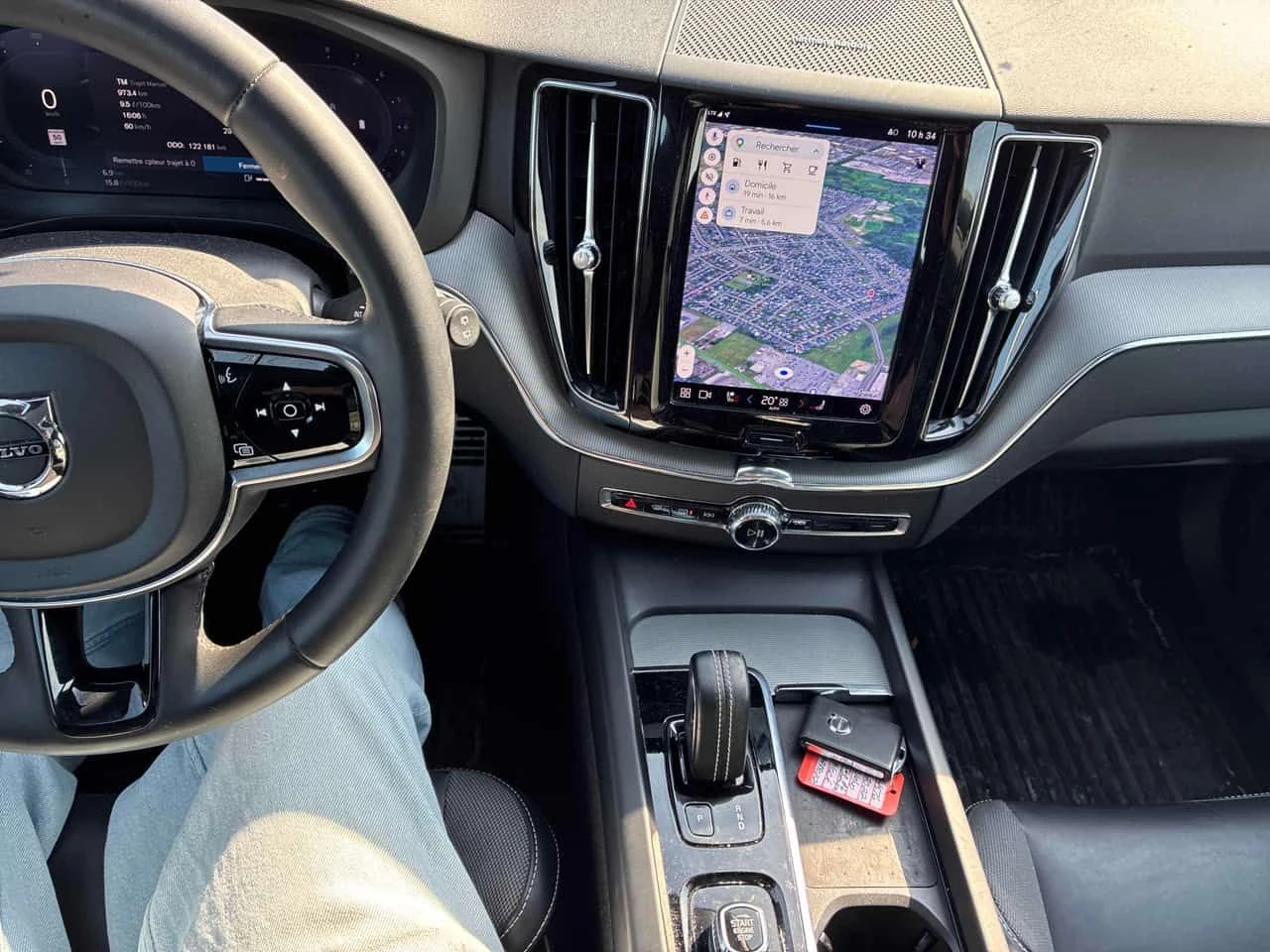 Volvo XC60 * R Design * DISTRONIC* PANO* + ГУМИ , снимка 9 - Автомобили и джипове - 54575757