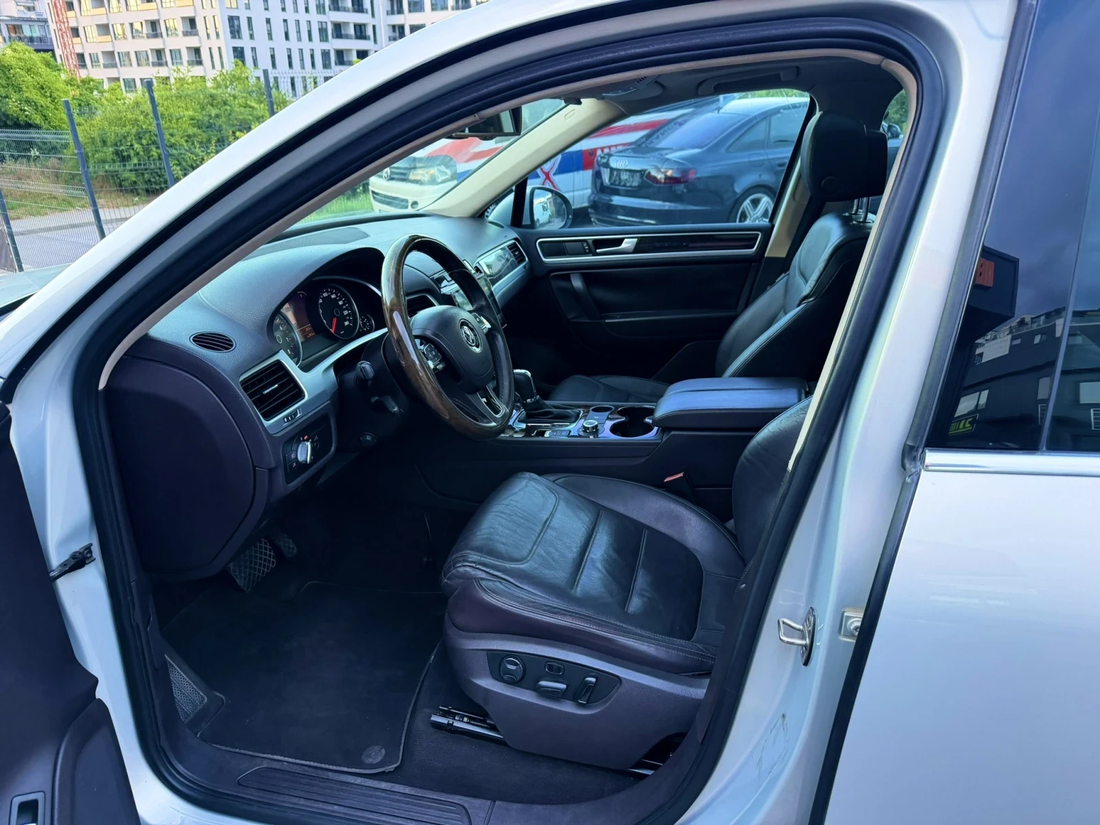 VW Touareg, снимка 4 - Автомобили и джипове - 55090792