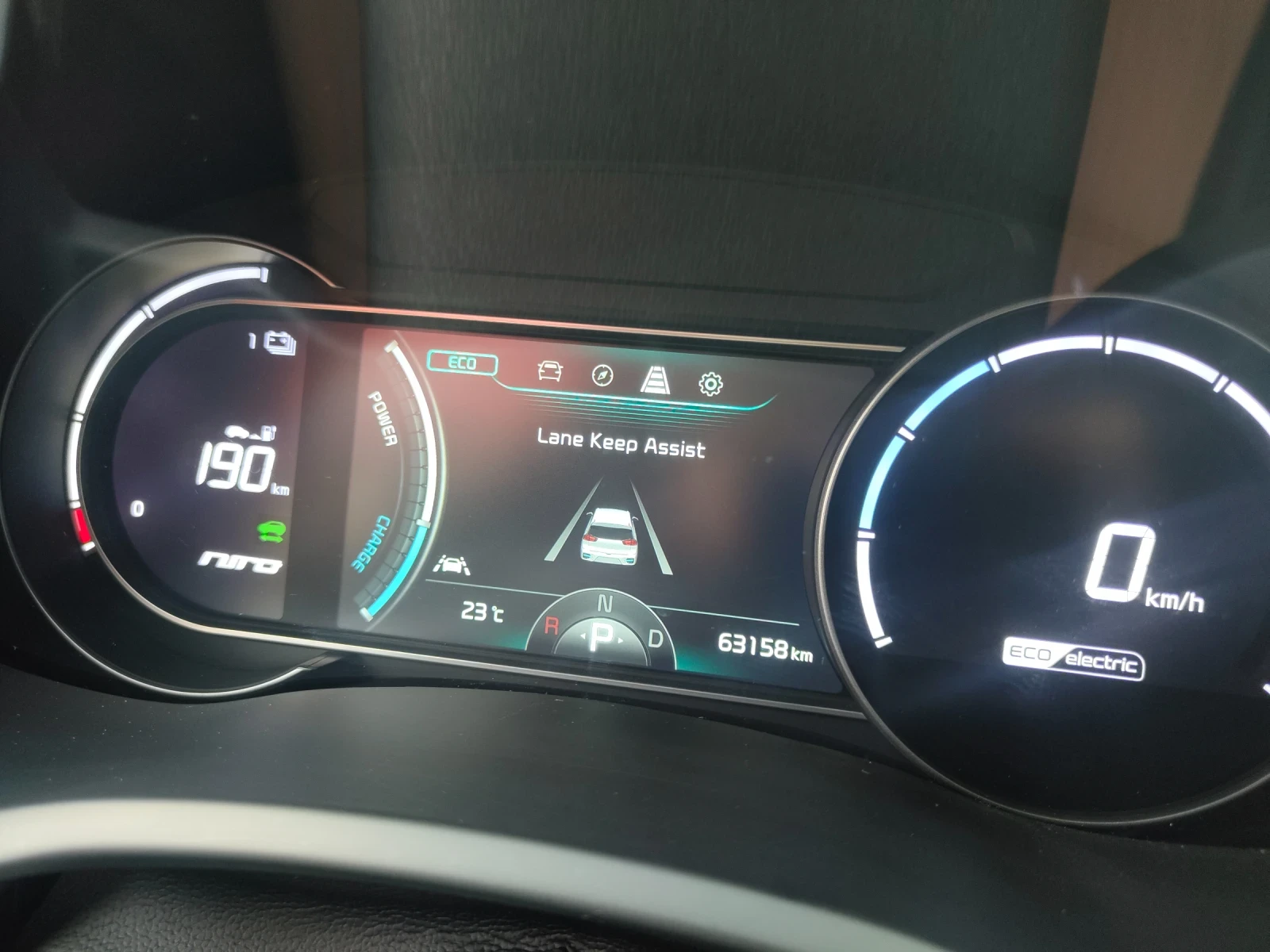 Kia Niro 65KWh EXECUTIVE LINE/SOH100%/Термопомпа/Keyless, снимка 12 - Автомобили и джипове - 55137181