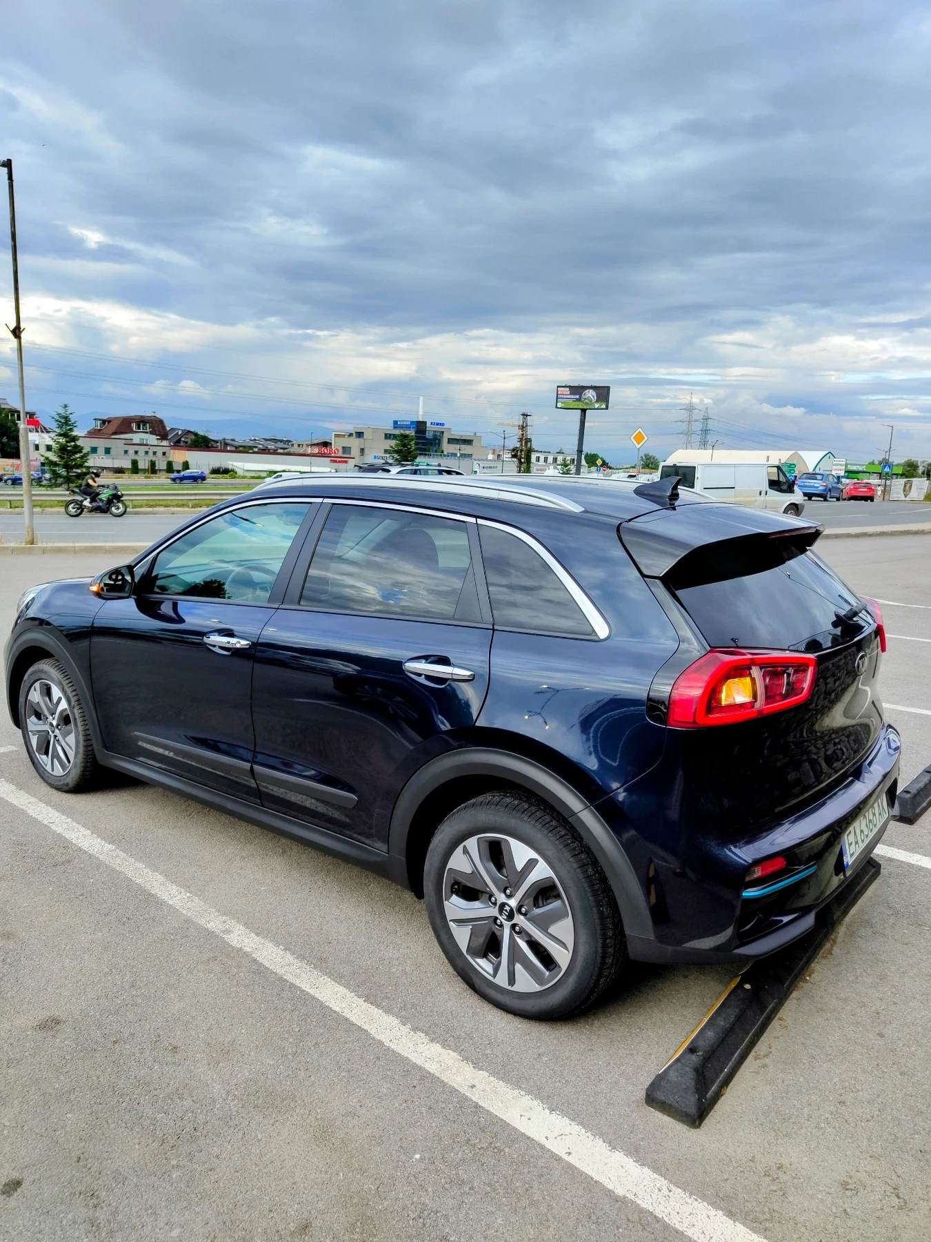 Kia Niro 65KWh EXECUTIVE LINE/SOH100%/Термопомпа/Keyless, снимка 6 - Автомобили и джипове - 55137181