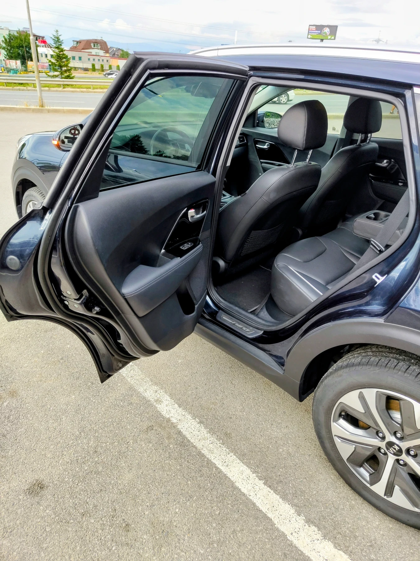 Kia Niro 65KWh EXECUTIVE LINE/SOH100%/Термопомпа/Keyless, снимка 8 - Автомобили и джипове - 55137181