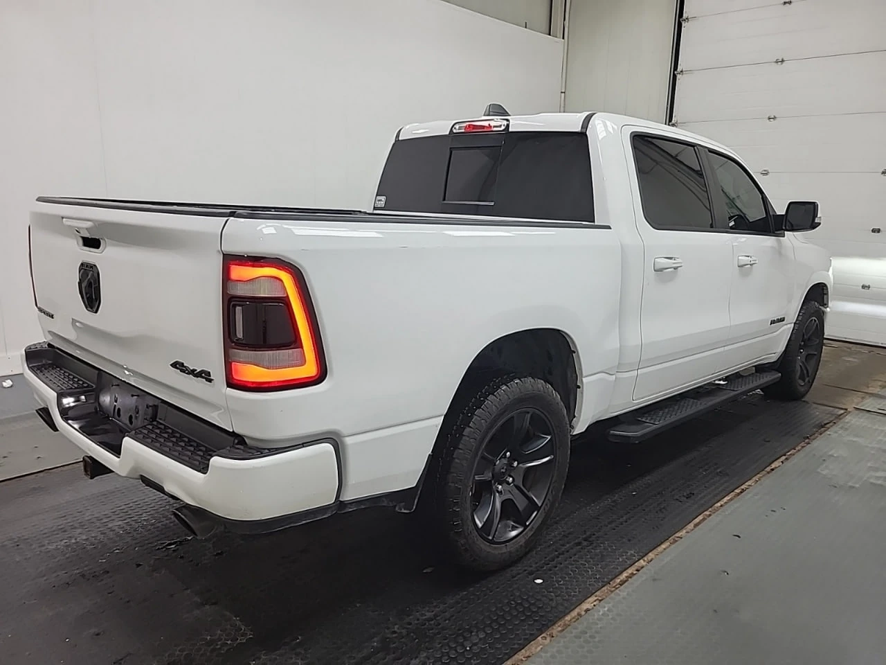 Dodge RAM 1500 SPORT CREW CAB SHORT BED, снимка 9 - Автомобили и джипове - 55524453