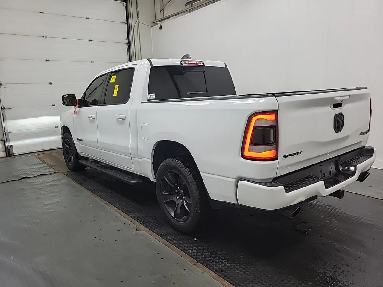 Dodge RAM 1500 SPORT CREW CAB SHORT BED, снимка 12 - Автомобили и джипове - 55524453