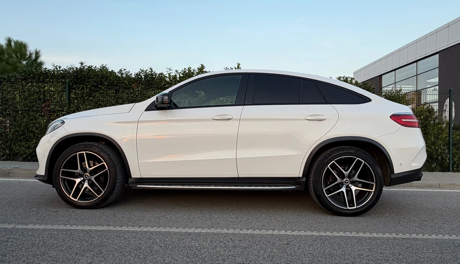 Mercedes-Benz GLE 350 AMG* PANORAMA* 360* HARMAN KARDON, снимка 7 - Автомобили и джипове - 56088338