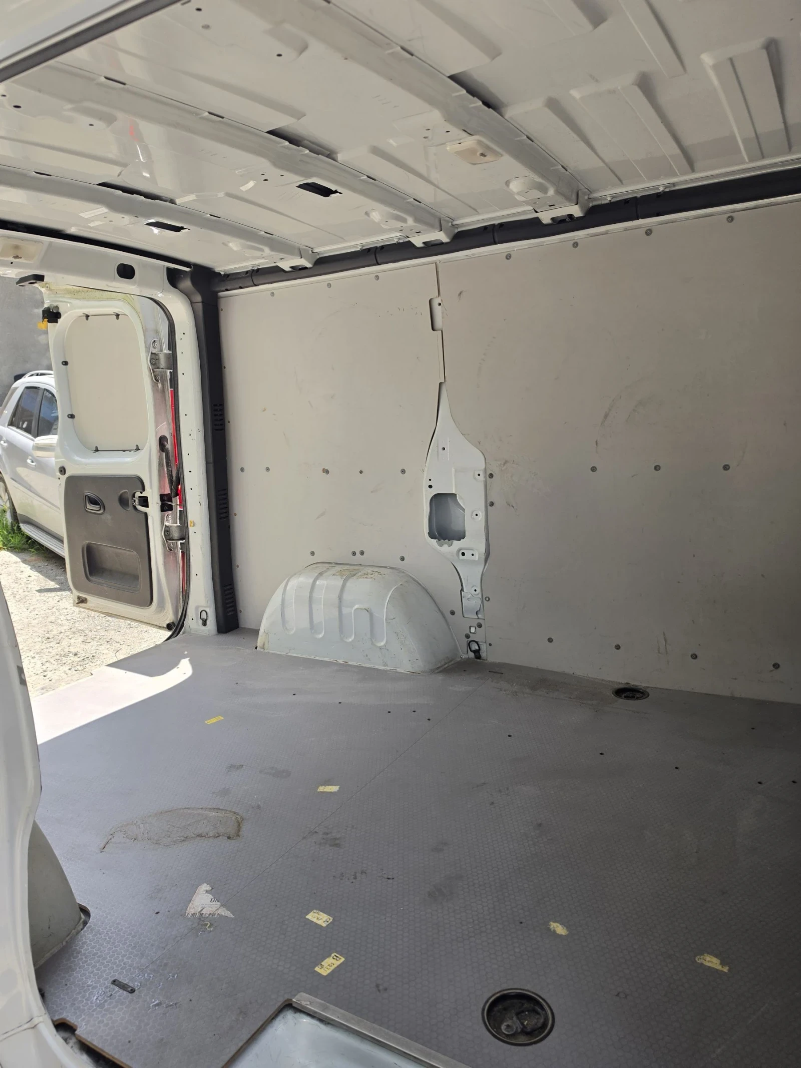 Opel Vivaro 1.6D, снимка 7 - Бусове и автобуси - 55218156