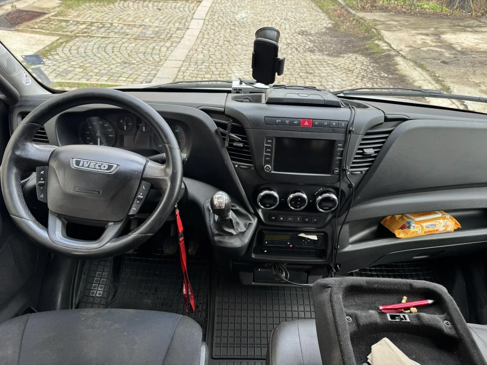 Iveco Daily 70C18/ЕВРО6/ISOLI-ПАДАЩ БОРД/7местен - изображение 9