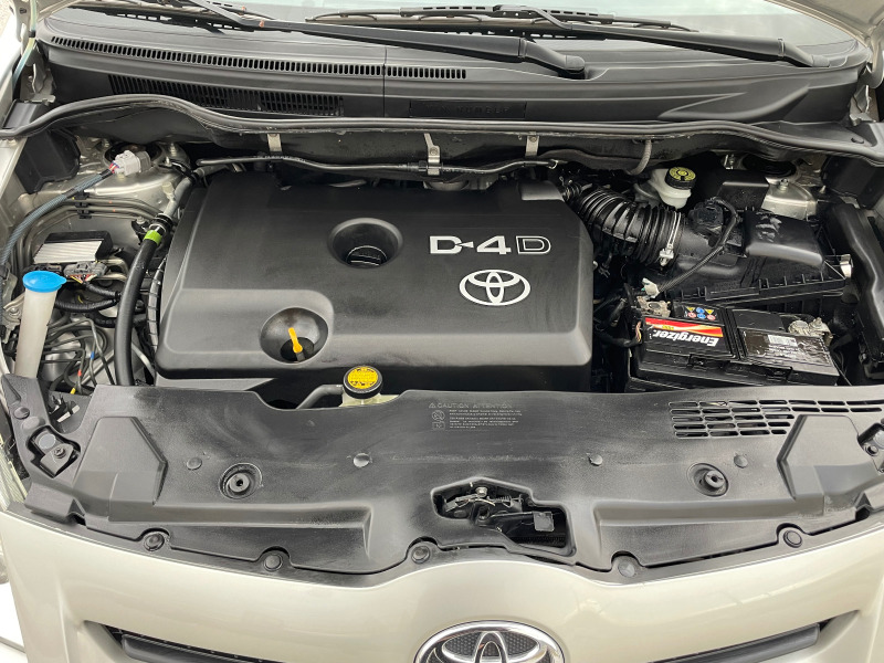 Toyota Corolla verso 2.2D4D, снимка 13 - Автомобили и джипове - 45597841